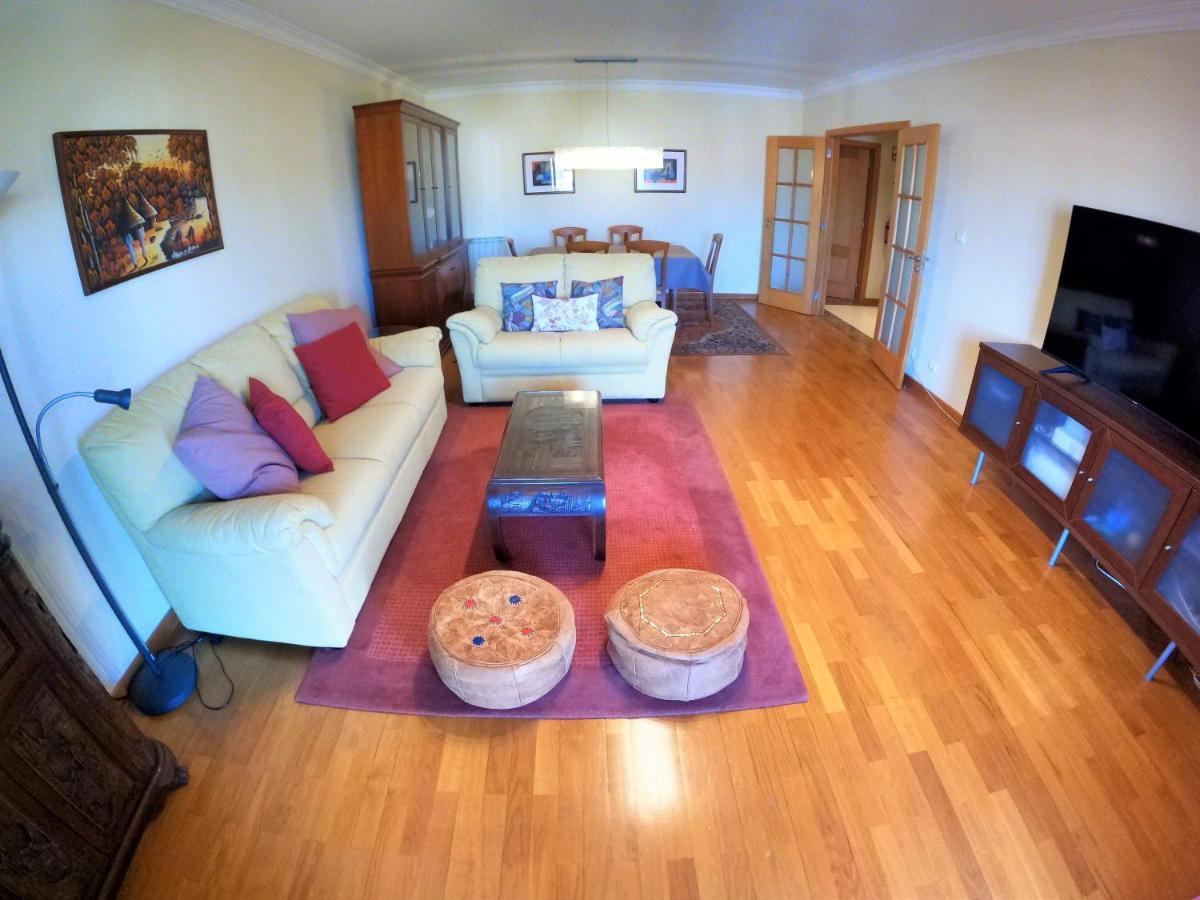 Lisbon 2 Bedroom Apartment With Balcony In อัลเจส ภายนอก รูปภาพ