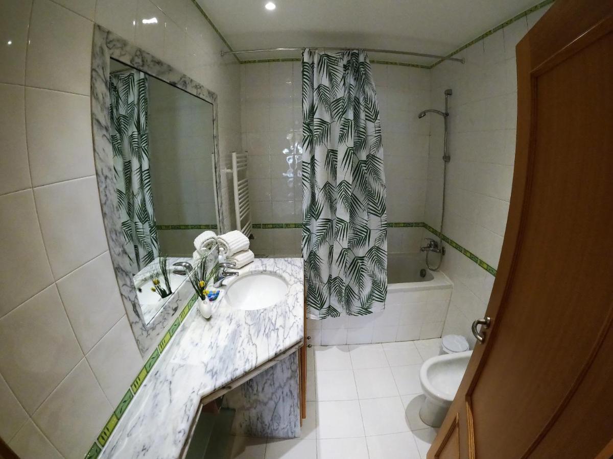 Lisbon 2 Bedroom Apartment With Balcony In อัลเจส ภายนอก รูปภาพ